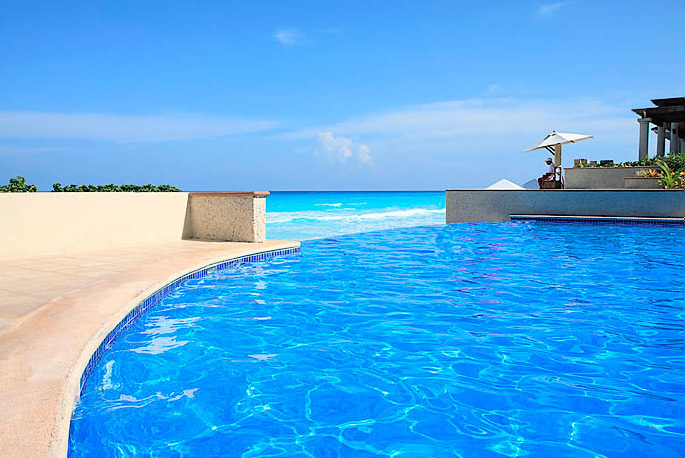 George Menda Infinity Pool Cancun, Mexico